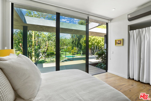 6254 Busch Drive, Malibu CA: https://media.crmls.org/mediaz/87913ef2-b72d-438b-bb22-bd42d6f12901.jpg