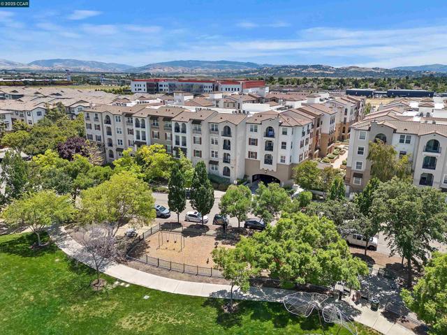3240 Maguire Way, Dublin CA: https://media.crmls.org/mediaz/87914761-9493-4998-9748-4ce4e38f2e23.jpg