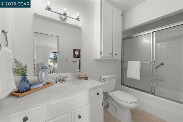 1256 Skycrest Dr, Walnut Creek CA: https://media.crmls.org/mediaz/879182b5-c9ab-48fe-a761-c8f773b01f2d.jpg