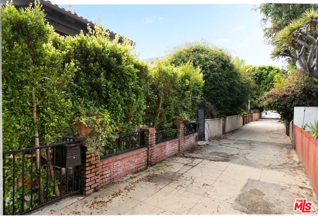34 Buccaneer Street, 1A photo 40