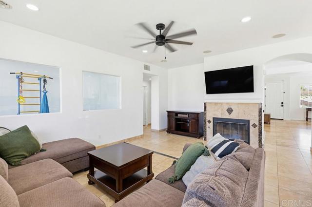 Detail Gallery Image 15 of 73 For 1727 Long Ridge St, Chula Vista,  CA 91913 - 4 Beds | 3 Baths