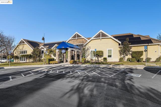 1012 Centennial Drive, Brentwood CA: https://media.crmls.org/mediaz/8791d00a-b673-4cb9-ab80-5f3032720e70.jpg