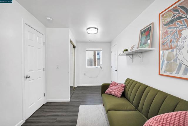 2020 17Th Ave, Oakland CA: https://media.crmls.org/mediaz/8791e0dc-48d1-4b03-8674-f24ed187d52e.jpg