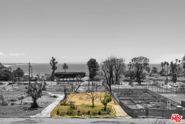 16942 Livorno Drive, Pacific Palisades CA: https://media.crmls.org/mediaz/87928ec0-5e07-40ce-8d18-b96d1745cd65.jpg