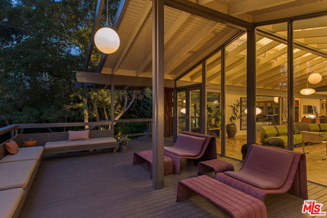 1030 Canon Drive, San Marino CA: https://media.crmls.org/mediaz/8792e825-f2bb-4b22-a3c7-ae7151bbc3c3.jpg
