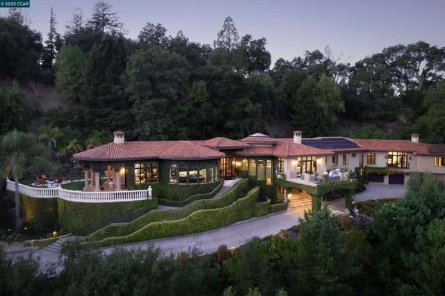 42 Tappan Ln, Orinda CA: https://media.crmls.org/mediaz/8793b097-db42-4aff-b147-18dbed2b490e.jpg