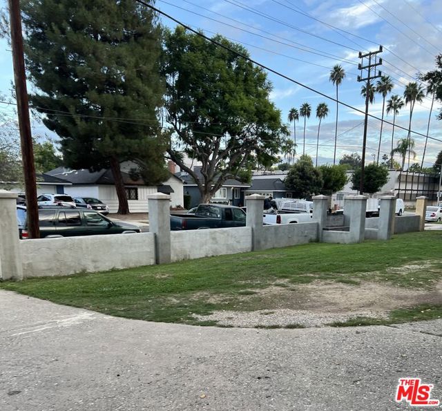 7231 Vanalden Avenue, Reseda CA: https://media.crmls.org/mediaz/8793d3a2-dcb5-432f-9891-00b8786db561.jpg
