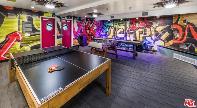 950 E 3rd Street, Los Angeles CA: https://media.crmls.org/mediaz/8793db28-dada-430c-a7ab-c71d1f7ffa68.jpg