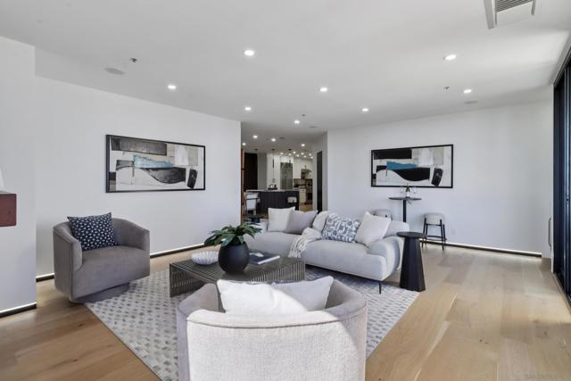 700 Front St, San Diego CA: https://media.crmls.org/mediaz/8794c81f-7e7b-41a4-b17f-026c832054dc.jpg