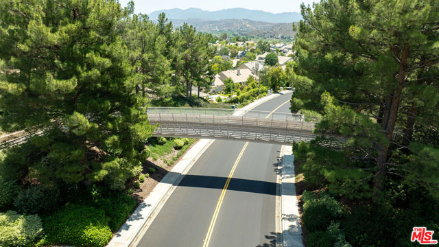 27050 Riversbridge Way, Valencia CA: https://media.crmls.org/mediaz/8794fbf9-0293-4da9-a6f8-fe770b9d9731.jpg