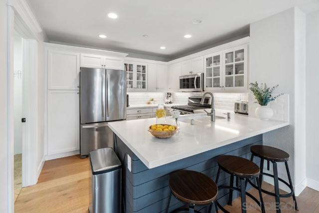 3514 Shoreline Bluff Ln, San Diego CA: https://media.crmls.org/mediaz/87958725-dfc2-42a1-ae81-f9f372368073.jpg