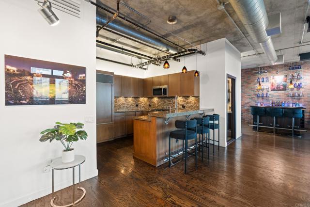 877 Island Avenue, San Diego CA: https://media.crmls.org/mediaz/87964e2e-1d87-423a-bee9-b9faf5d18431.jpg