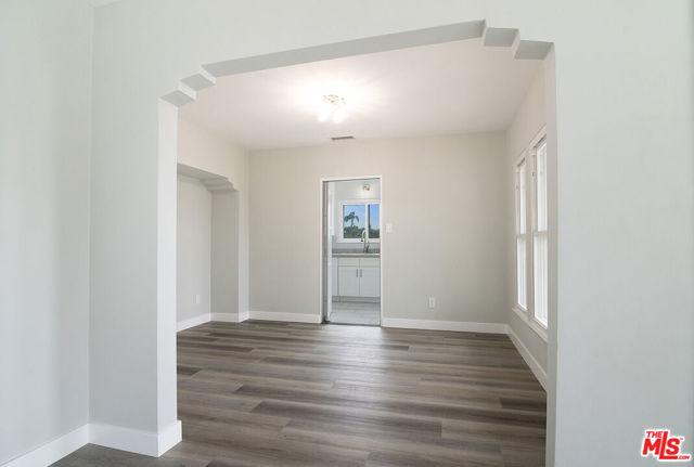 8456 Byrd Avenue, Inglewood CA: https://media.crmls.org/mediaz/8796cae5-25df-4413-b5bf-ca5fbd94cafb.jpg