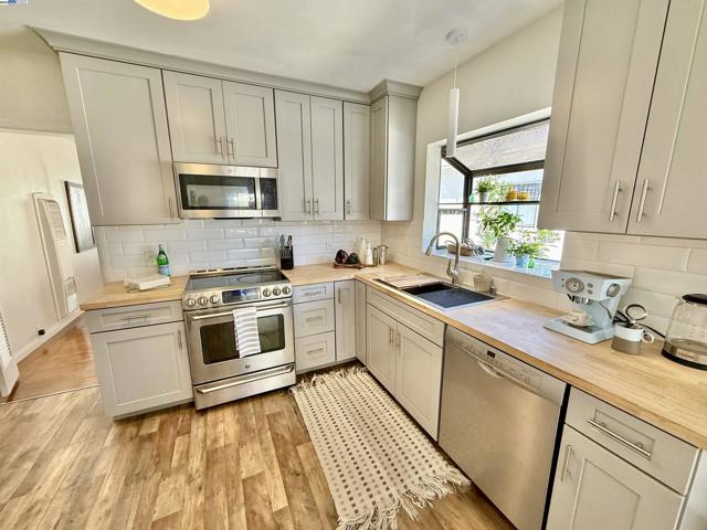 Image 17 of 57 For 574 Lewis Ave