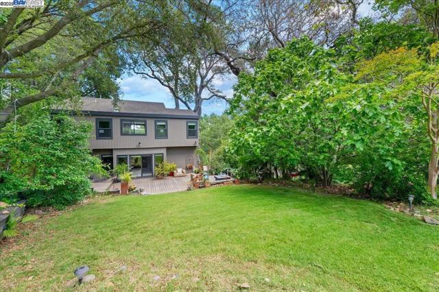 391 Oak Ln, Pleasanton CA: https://media.crmls.org/mediaz/87970c32-dcc4-4f9f-b32b-65b2dc356544.jpg