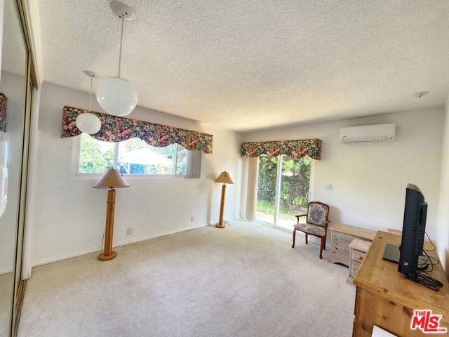 8130 Grimsby Avenue, Los Angeles CA: https://media.crmls.org/mediaz/87971cde-df6a-448e-9be1-0eb8ca60e135.jpg