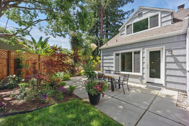 1633 Dallas Court, Los Altos CA: https://media.crmls.org/mediaz/8797375f-22f1-4e88-a25d-26a84ddee3a3.jpg