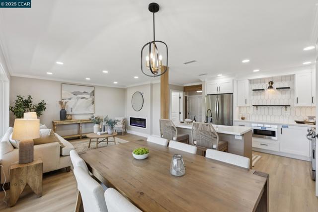 2101 Golden Rain, Walnut Creek CA: https://media.crmls.org/mediaz/8797783c-337d-405c-be00-3845f88f49d6.jpg