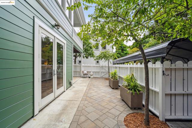 2104 6Th St, Berkeley CA: https://media.crmls.org/mediaz/87977ece-bbe5-4623-9268-5f4df08cad5a.jpg