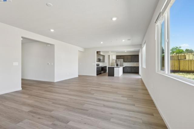 5204 Cardinal Court, Antioch CA: https://media.crmls.org/mediaz/87986a33-c1d1-4d5c-8d1e-c0e19b722b62.jpg