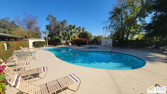 2700 E Mesquite Avenue, Palm Springs CA: https://media.crmls.org/mediaz/87986f9e-9ee5-495c-aa9b-960502735293.jpg