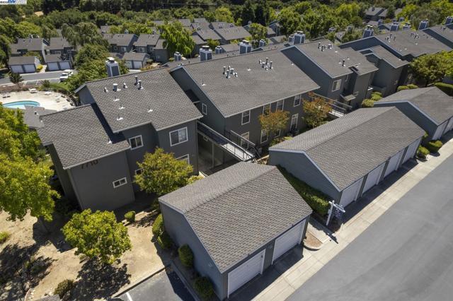 7710 Canyon Meadow Cir, Pleasanton CA: https://media.crmls.org/mediaz/87988c57-0fcf-42d8-a885-3647722ed731.jpg