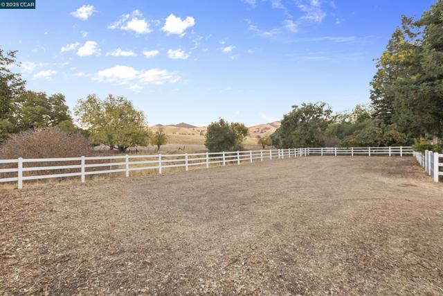 350 Pine Creek Rd, Walnut Creek CA: https://media.crmls.org/mediaz/87989aa8-4eab-4a38-8cae-6027bf2d15ad.jpg