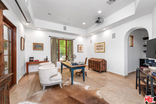 5850 Lapworth Drive, Agoura Hills CA: https://media.crmls.org/mediaz/8798a23b-bf10-4966-839f-c7fa807123e2.jpg