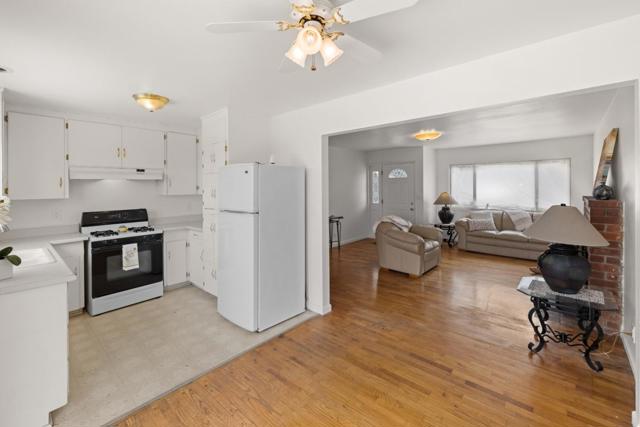 1609 Soto Street, Seaside CA: https://media.crmls.org/mediaz/87992afd-989b-479a-8960-303e122445c7.jpg