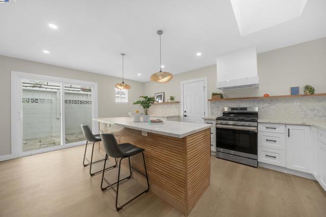 16871 Ross Lane, Huntington Beach CA: https://media.crmls.org/mediaz/879965b1-1c7f-4451-8e92-f6a41e04271e.jpg
