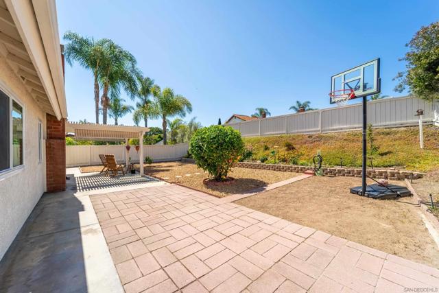 2708 MEDFORD CT, Carlsbad CA: https://media.crmls.org/mediaz/87997da8-5764-4249-b682-895e904873dd.jpg