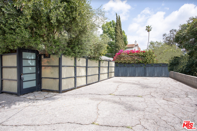 4208 Franklin Avenue, Los Angeles, California 90027, 2 Bedrooms Bedrooms, ,1 BathroomBathrooms,Single Family Residence,For Sale,Franklin,21719518