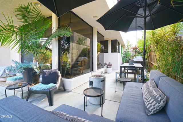 1325 Linda Rosa Avenue, Los Angeles CA: https://media.crmls.org/mediaz/879a1541-7fbd-4e09-9721-4f1944dc3465.jpg