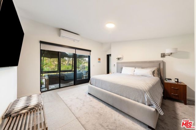 2718 Claray Drive, Los Angeles CA: https://media.crmls.org/mediaz/879a3d20-2039-44bc-a121-60dc6c2414be.jpg