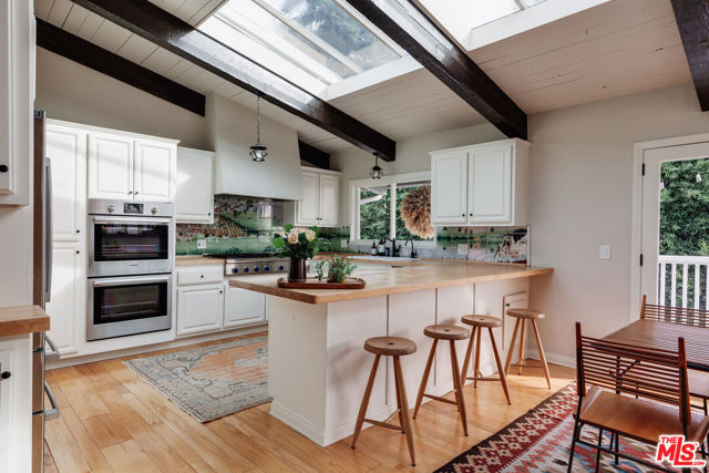 3629 Serra Road, Malibu CA: https://media.crmls.org/mediaz/879a7c05-8e93-4ee6-be04-a8c803035241.jpg