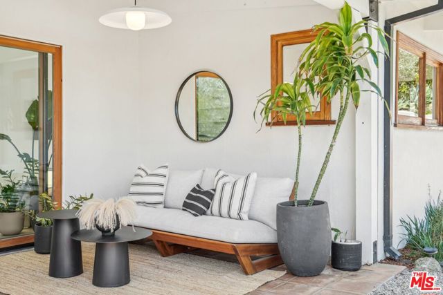 2145 Sunset Crest Drive, Los Angeles CA: https://media.crmls.org/mediaz/879a7d2b-30bf-4b1e-a568-bf1763e7c796.jpg