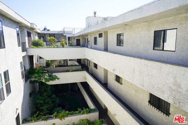 630 N Grand Avenue, Los Angeles CA: https://media.crmls.org/mediaz/879abc8b-a958-4fe1-900c-1309d959afbb.jpg