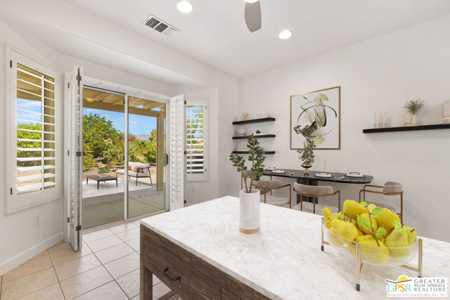 78712 Postbridge Circle, Palm Desert CA: https://media.crmls.org/mediaz/879ac626-1e02-4d24-ac17-9c31ada0009c.jpg