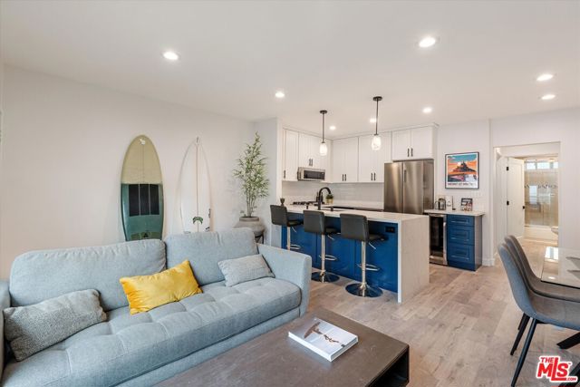 2721 2nd Street, Santa Monica CA: https://media.crmls.org/mediaz/879b1fff-6fea-495d-ae13-9fbe37f2e747.jpg