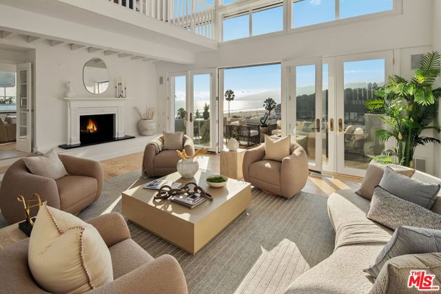 143 Ocean Avenue Ext, Santa Monica CA: https://media.crmls.org/mediaz/879b2902-2965-4e54-b729-3c19b26b8f0c.jpg