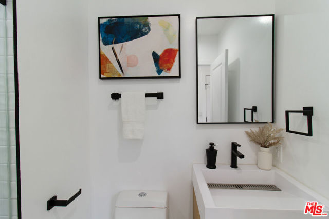4068 Sutro Avenue photo 5