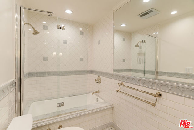 3819 Vista Linda Drive, Encino CA: https://media.crmls.org/mediaz/879beed5-a80c-4bc7-b7c0-d1e5fecfd7ee.jpg
