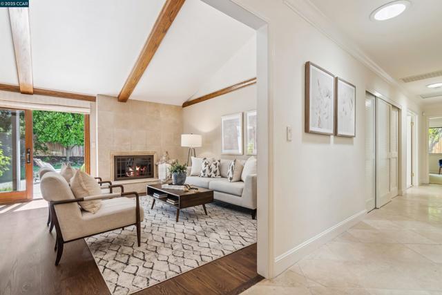 924 Cheyenne Dr, Walnut Creek CA: https://media.crmls.org/mediaz/879e076b-a820-4ca1-81e6-ab27fc0df978.jpg