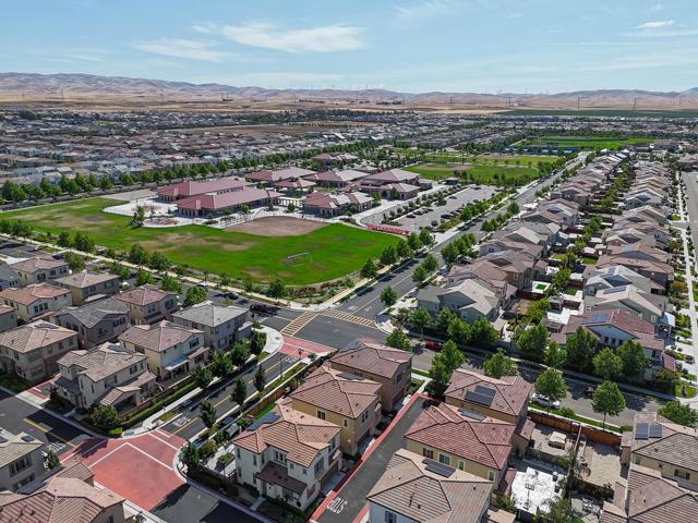 410 E Redberry Place, Mountain House CA: https://media.crmls.org/mediaz/879eb434-9f6d-44b8-bb68-ea5843cb9b0e.jpg
