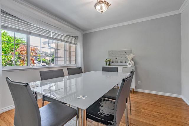 225 W Meadow Drive, Palo Alto CA: https://media.crmls.org/mediaz/879edd2d-00aa-4be4-8569-2ff8898f6c49.jpg