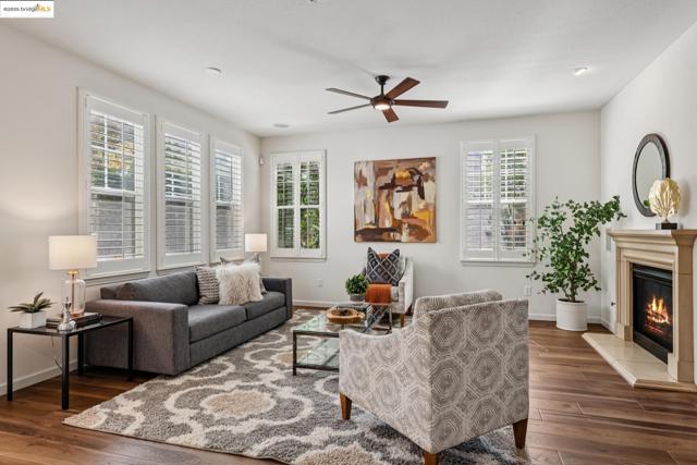 1027 Azuar Drive, Vallejo CA: https://media.crmls.org/mediaz/879f062e-04a8-4f1a-a60d-0537b1b154a6.jpg