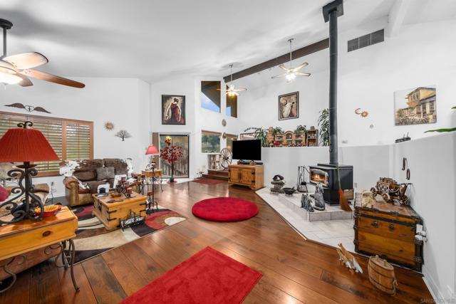 2410 Mount Elena Way, Jamul CA: https://media.crmls.org/mediaz/879f7395-f8e4-4e95-b684-845e11d1ee77.jpg