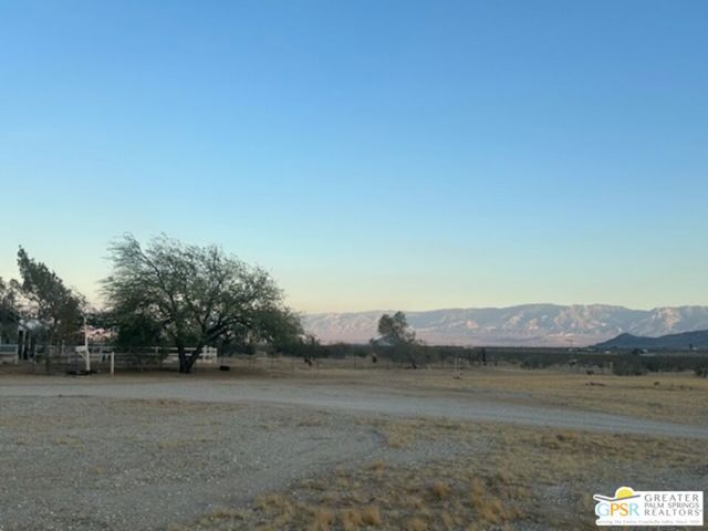 31750 Selmadolph Street, Lucerne Valley CA: https://media.crmls.org/mediaz/879fb3a8-2f31-4fbe-9dda-94c27dc268b7.jpg