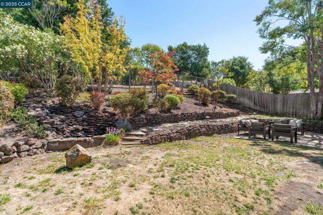 127 Devin Dr, Moraga CA: https://media.crmls.org/mediaz/879ff623-63af-4d35-b680-4022b3fda0a3.jpg