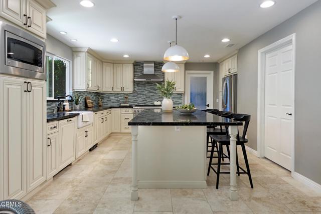131 Christopher Lane, Ojai CA: https://media.crmls.org/mediaz/87a022bd-ab69-46b6-adbc-6b29d54612d6.jpg